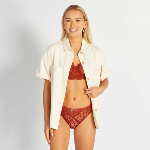 Culotte en dentelle et tulle avec chaîne dorée