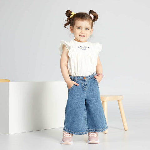 Tee-shirt brodé avec manches volantées