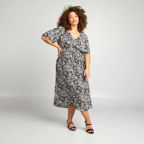 Robe midi stretch avec manches papillon