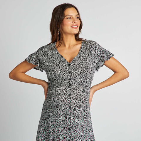 Robe légère de maternité resserrée à la taille
