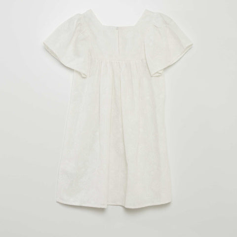 Robe avec broderies indiennes