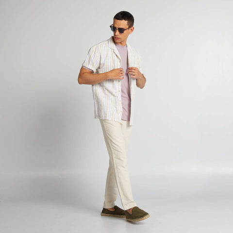 Chemise à rayures et manches courtes