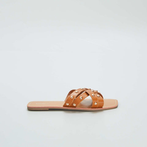 Sandales à brides croisées avec clous