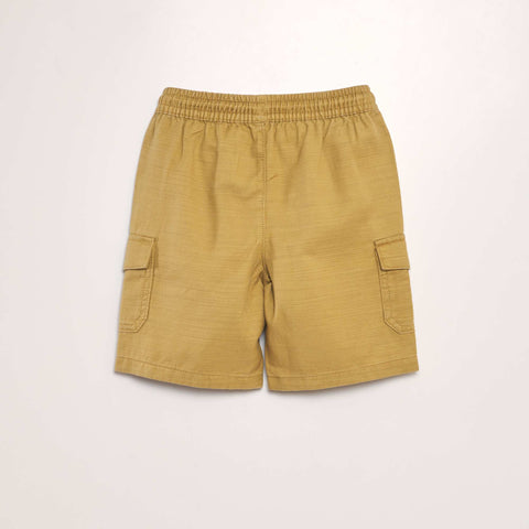 Short avec poches sur les côtés