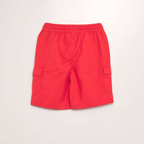 Short avec poches sur les côtés