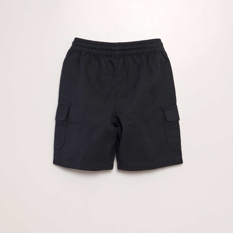 Short avec poches sur les côtés