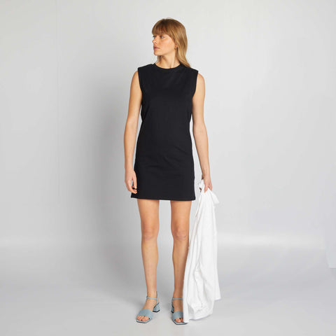 Robe courte à épaulettes