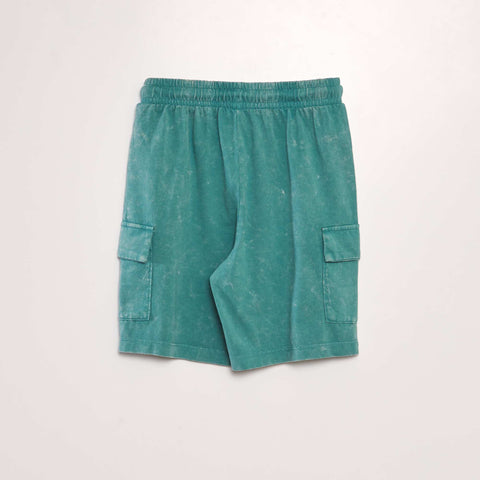 Short avec poches sur les côtés