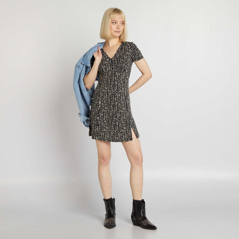 Robe courte à col V