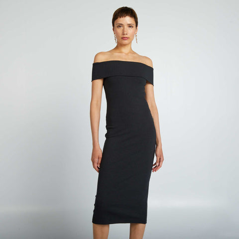 Robe moulante en maille côtelée et col bardot