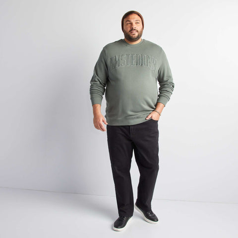 Sweat avec broderie poitrine