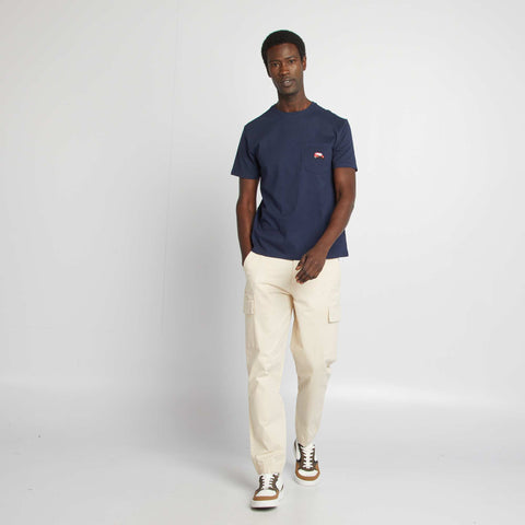 T-shirt manches courtes avec poche poitrine et broderie