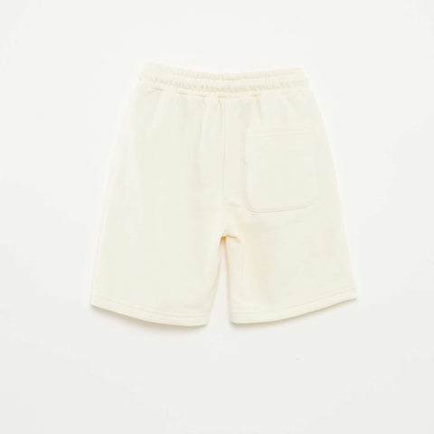 Short à grandes poches