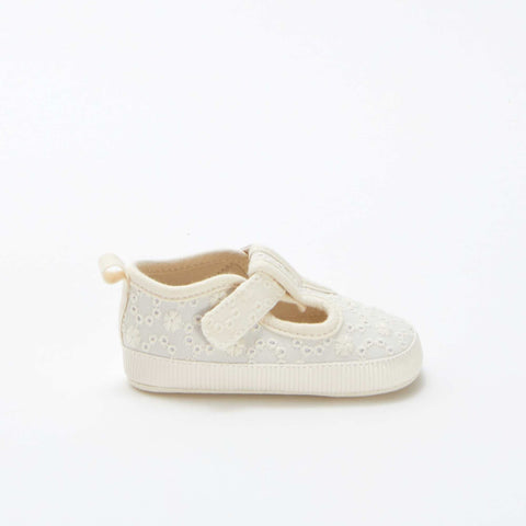 Chaussons esprit baskets avec broderie anglaise