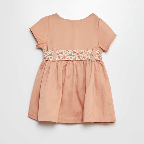 Robe à fronces avec ceinture
