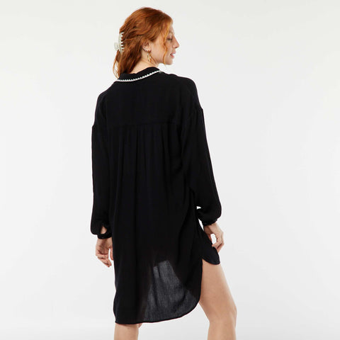 Chemise de plage longue avec encolure brodée