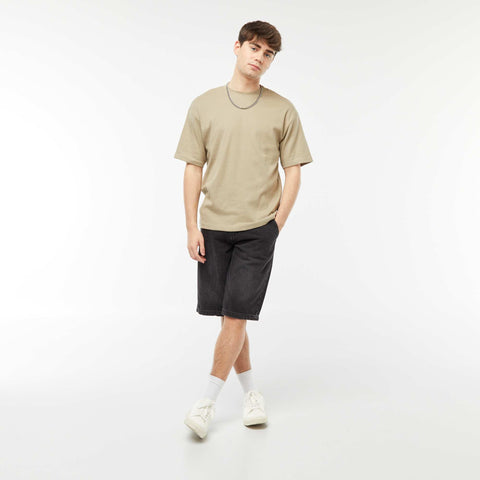 Tee-shirt oversize avec étiquette à la base