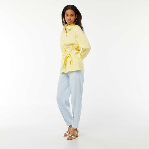 Blouse avec col chemisier et noeud devant