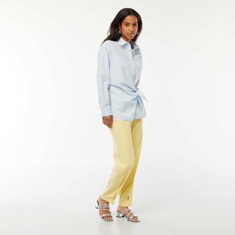 Blouse avec col chemisier et noeud devant