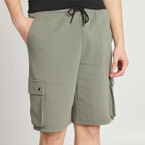 Short en molleton léger avec poches à rabats
