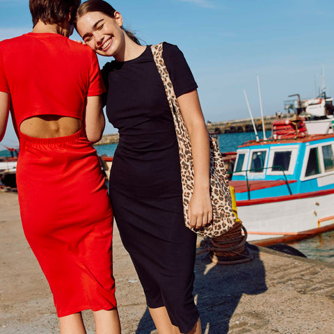 Robe midi unie ouverte au dos