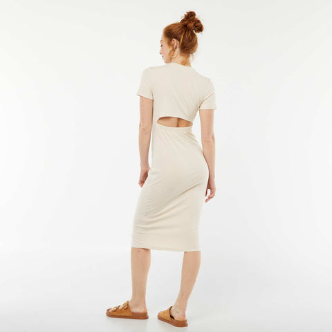 Robe midi unie ouverte au dos