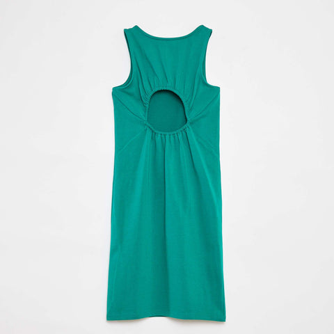 Robe sans manches ouverte dans le dos