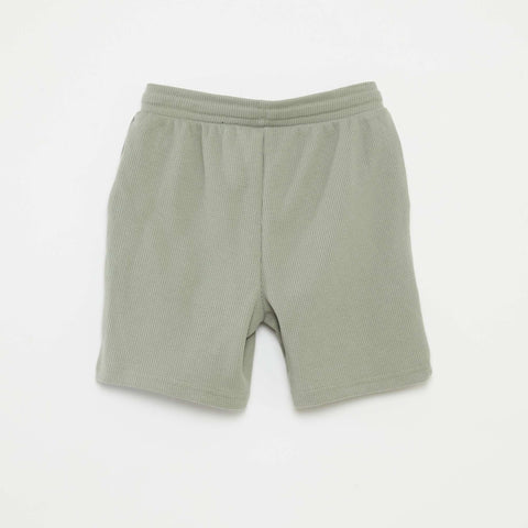 Short uni en maille gaufrée