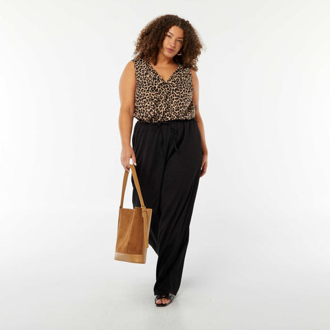 Blouse uni avec couture fantaisie au col