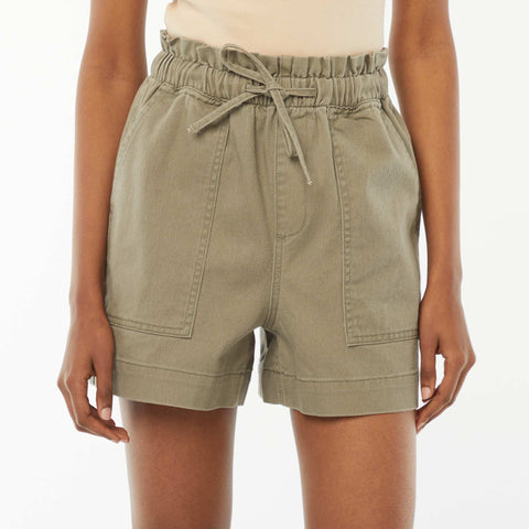 Short court en denim avec grandes poches plaquées