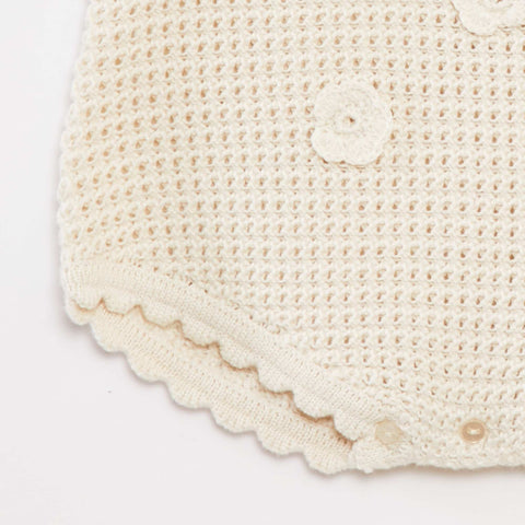 Barboteuse en tricot avec fleurs