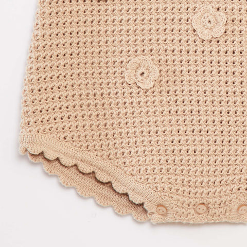 Barboteuse en tricot avec fleurs