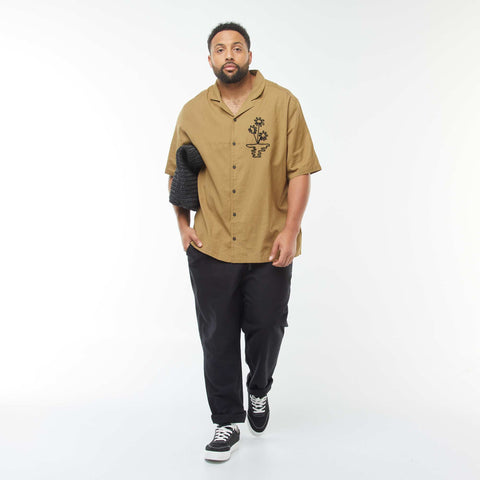 Chemise manches courtes avec broderies fantaisies devant