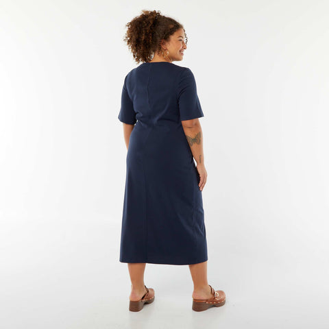 Robe unie drapée coupe midi