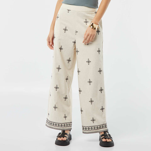 Pantalon large 3/4 avec broderies