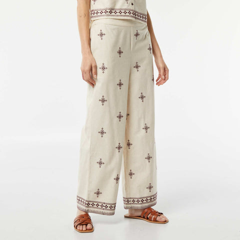 Pantalon large 3/4 avec broderies