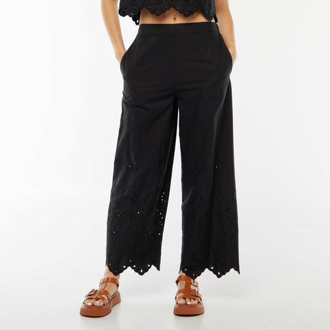Pantalon large en broderie anglaise