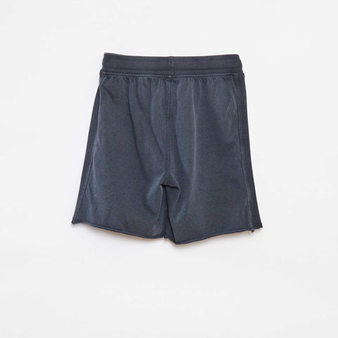 Short uni avec effet délavé