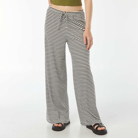 Pantalon large en maille rayée