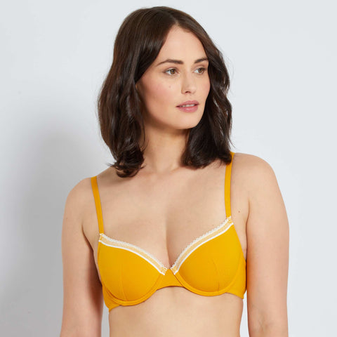 JAUNE