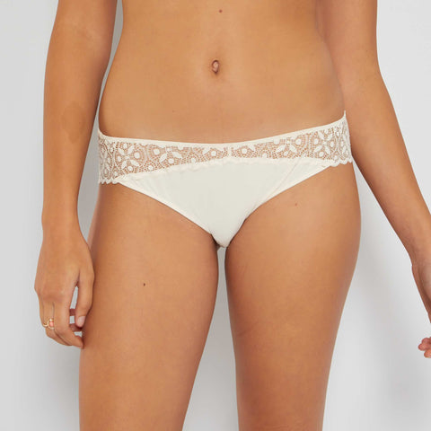 Culotte micro et dentelle
