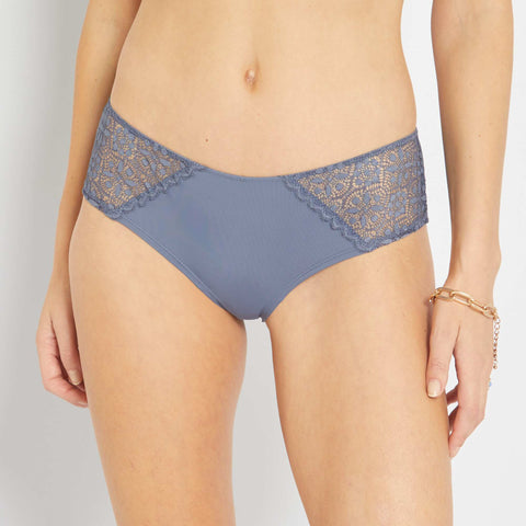 Shorty micro et dentelle