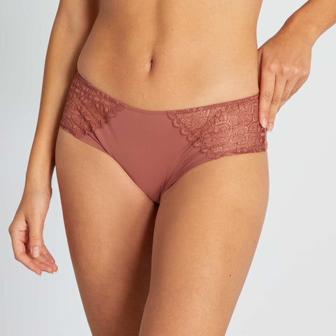 Shorty micro et dentelle