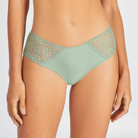 Shorty micro et dentelle