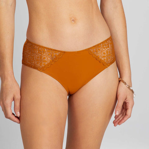 Shorty micro et dentelle