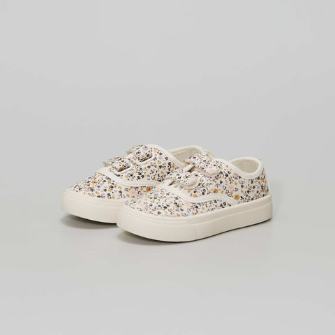 Baskets en toile motif 'pois'