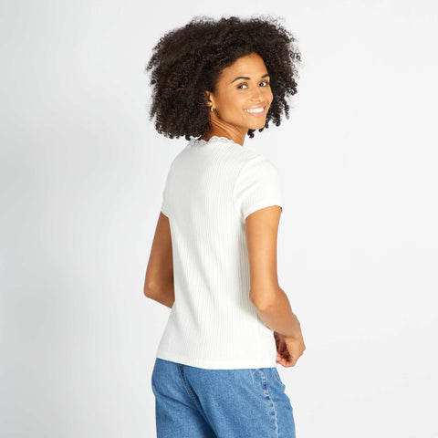 T-shirt côtelé avec dentelle