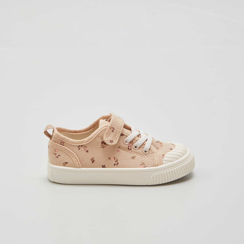 Baskets en toile avec scratchs