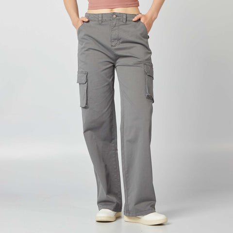 Pantalon large avec poches sur les côtés