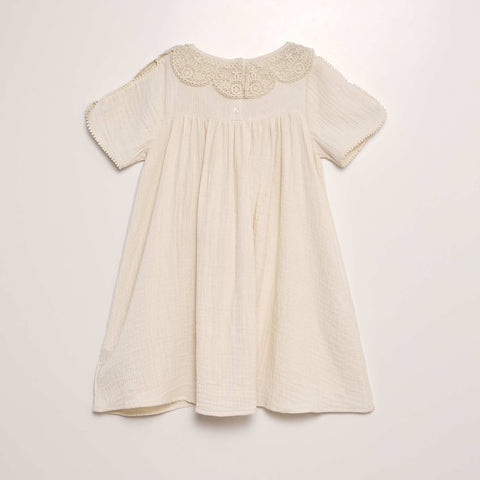 Robe en gaze de coton avec col en dentelle